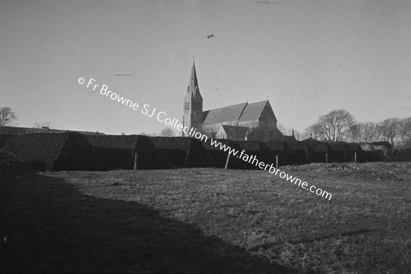 MUINTIR NA TIRE  TURFSTOCKS OUTSIDE PARISH CHURCH